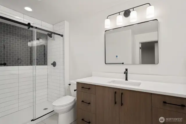 Secondary upstairs bath