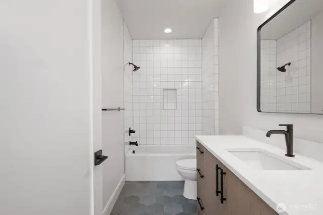 Lower level 3/4 bath!