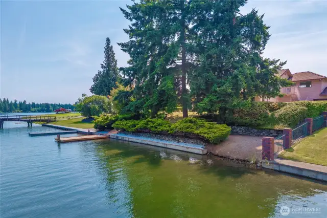 Deep-water inlet dock protecting you from the waves of mid-lake boating activity.