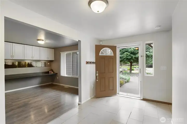 Entry Way w/Office/Den