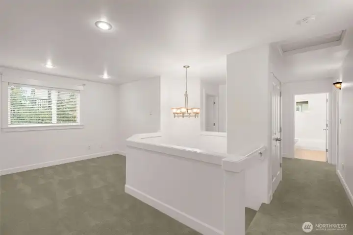 Upper alcove space: ideal for office/study