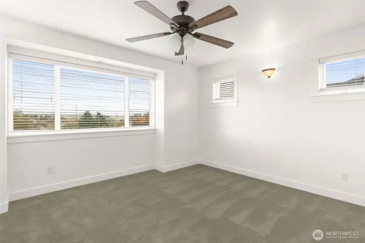 SE Bdrm with territorial views