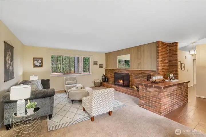 Beautiful living room right when you enter