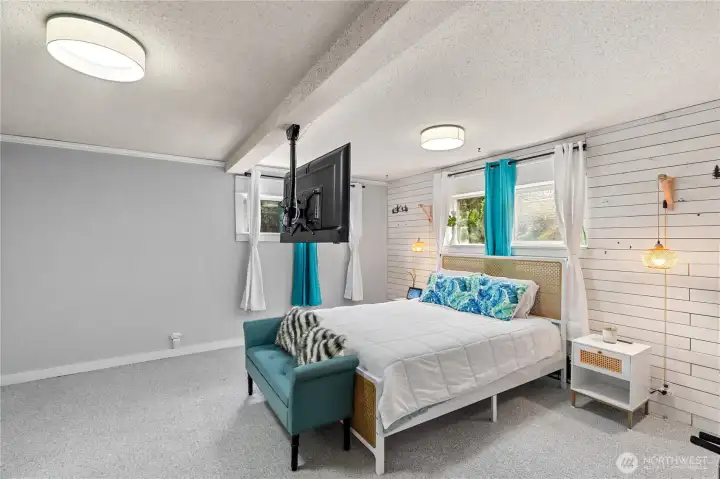 Lower level guest suite/2nd primary