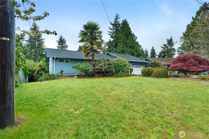 Front lawn- spacious!