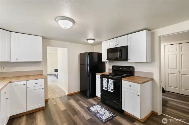 Brand new matching appliances.