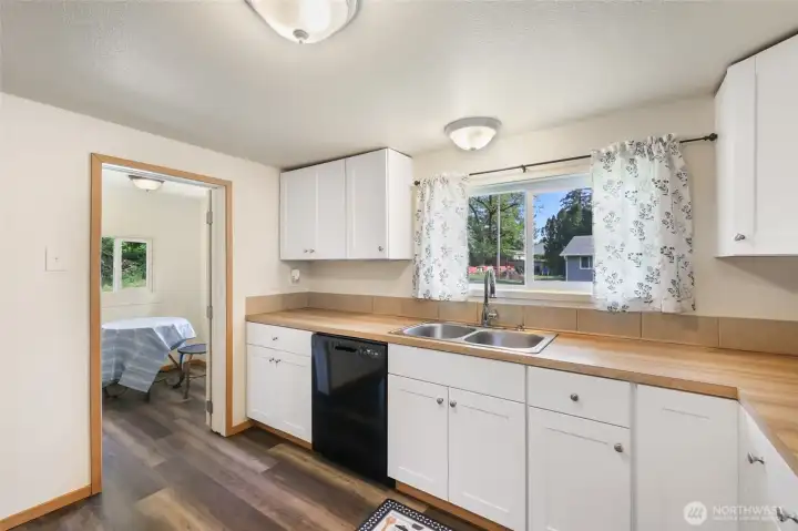 Plenty of light and room in the kitchen.
