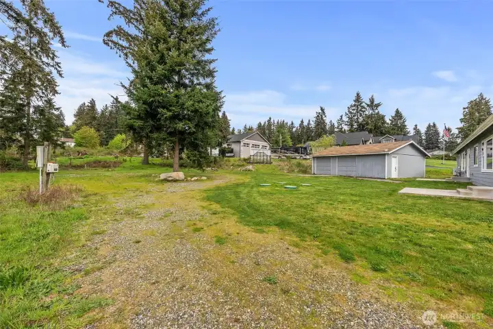 200 amp power service! Potential ADU in the future?