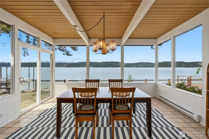 Wow- stunning views while dining!