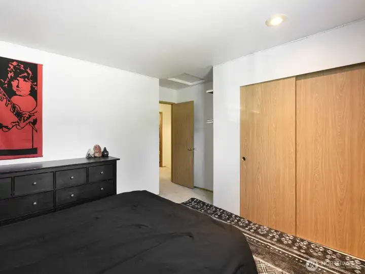 2nd bedroom