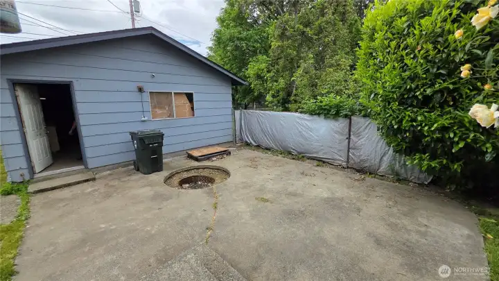 Patio with firepit and lots of room for outdoor living & entertaining
