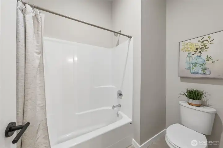 Upstairs Hall Shower/Tub