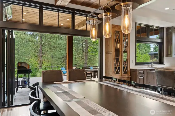 Dining Dining