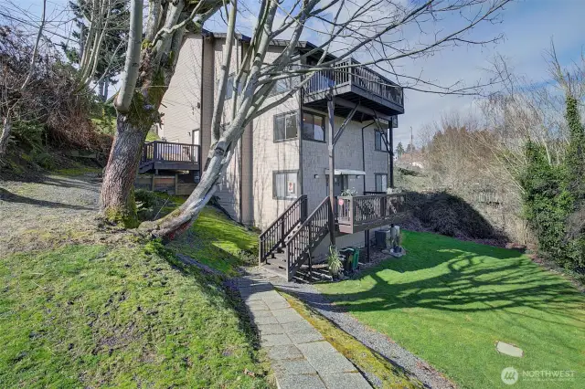 1 bedroom/1.5 bath ADU, legal with it's own address. Ask LA about rental history and future.