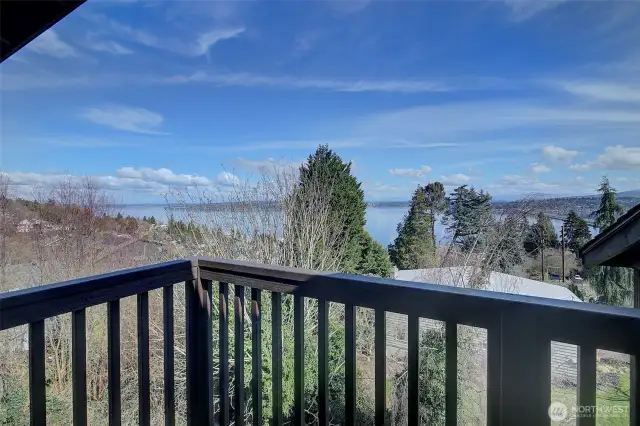 Living room deck aims your eye northeast to Bellevue, Kirkland and the Cascades