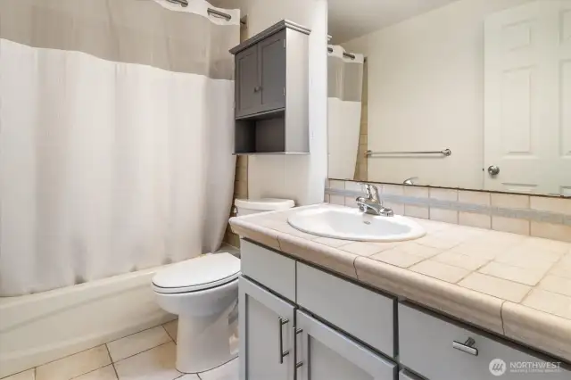 Upper floor full bath.