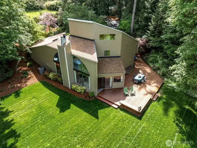 A shining example of quintessential PNW architecture!