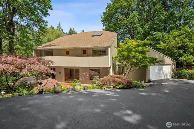 Welcome to 7102 78th Ave NW!