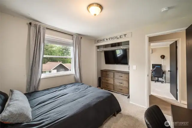 2nd bedroom