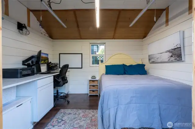 Flex space/ office/ guest room