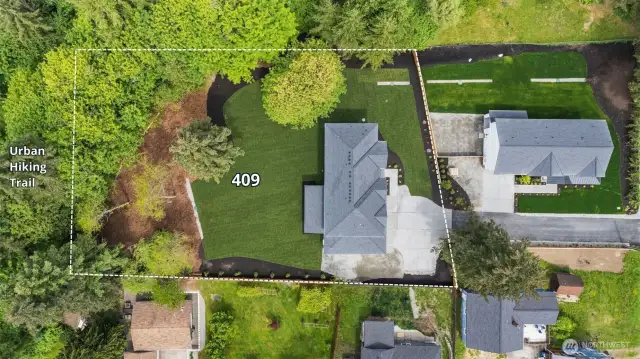 Large lot w/ Urban trail in the back, access is one block down.