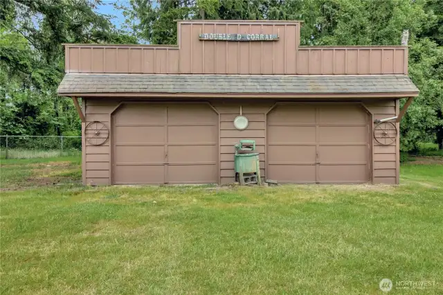 Additional detached 2 car garage