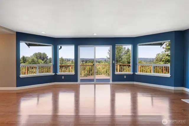 Smooth transition from indoors to deck simplifies entertaining.