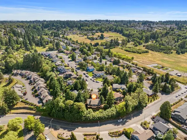 Great location that is 6 minutes from the Sounder Train!