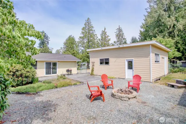 Back yard is private with and easy to maintain. Access to the shop and kitchen.