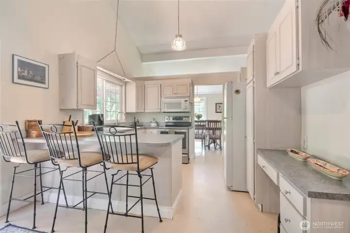 bar top  off kitchen