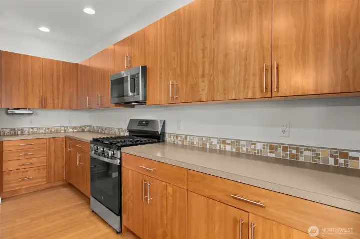 Loads of counter space!