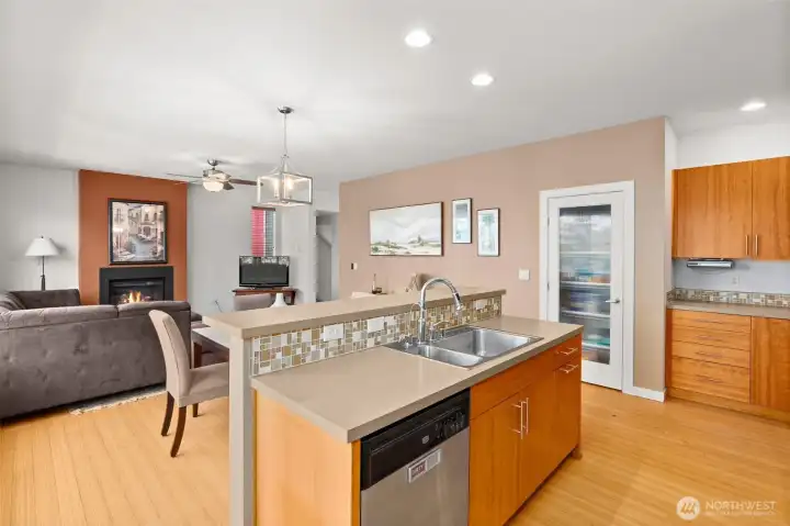 With an open kitchen like this it is easy to interact with your family and guests while cooking away