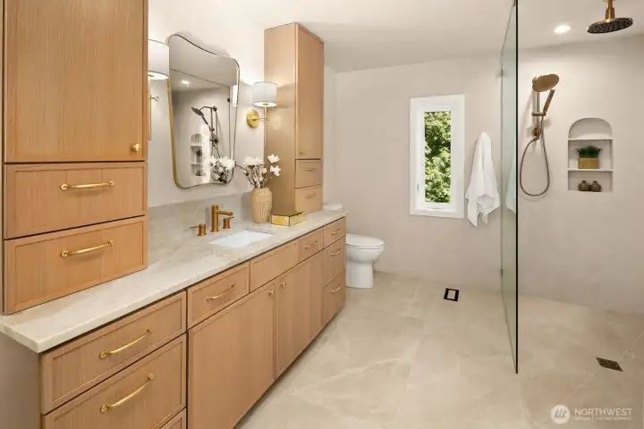 Dual vanities w/custom shower