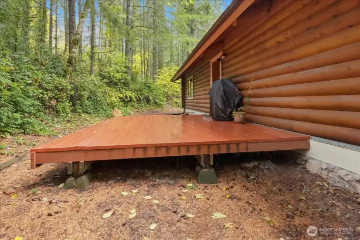 Expansive Deck for Entertaining