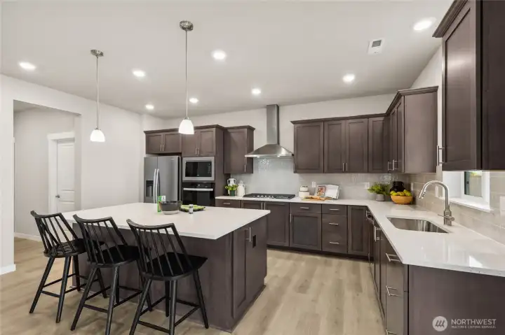 Photo's are for representational purposes only. Colors and finishes may differ.