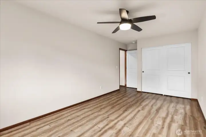 Very large guest bedrooms.