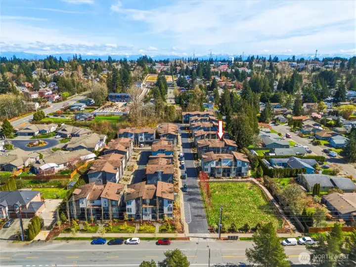 Enjoy convenient access to Paine Field, Boeing,  I-405, I-5 and SR-522.