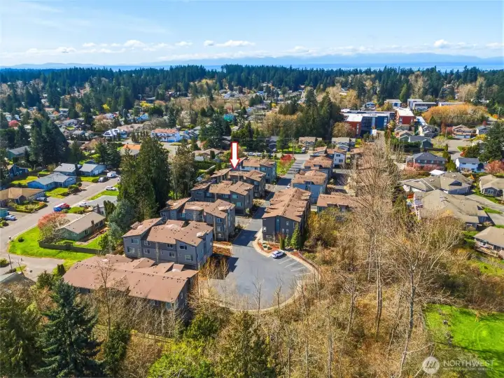 Minutes to Mukilteo, Lynnwood and the  Edmonds waterfront with shops, dining and  coastal charm.