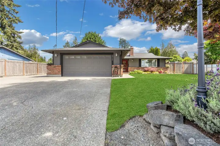 Immaculate condition, these sellers have left no stone left unturned! Fresh exterior paint over Hardie panel siding protects your investment!