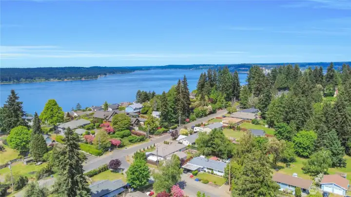 Gorgeous neighborhood, close to Curtis Highschool and nearby parks!