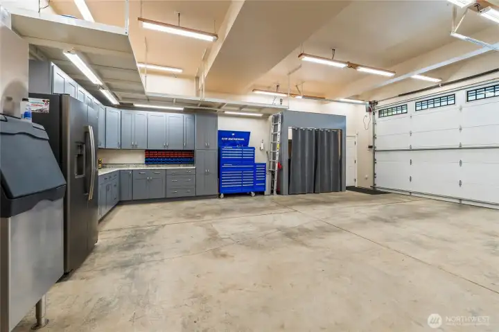 Huge garage with so many amenities