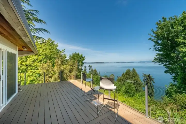 Main level deck. Main level deck.