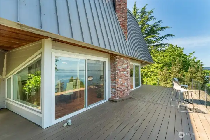Main level deck. Main level deck.