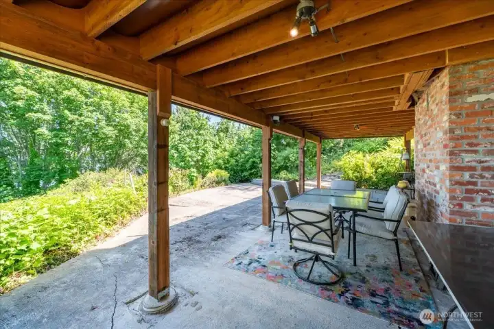Lower-level covered patio. Lower-level covered patio.