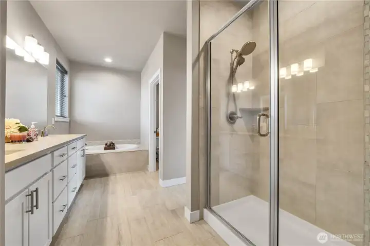 Primary en-suite