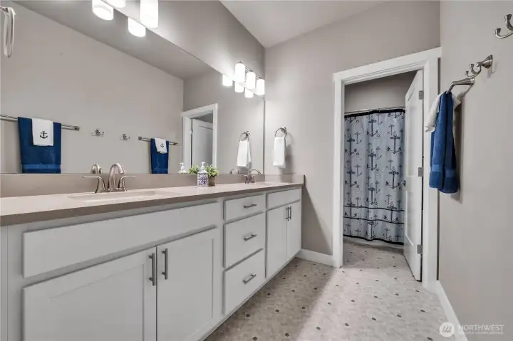 2nd floor Full Bathroom