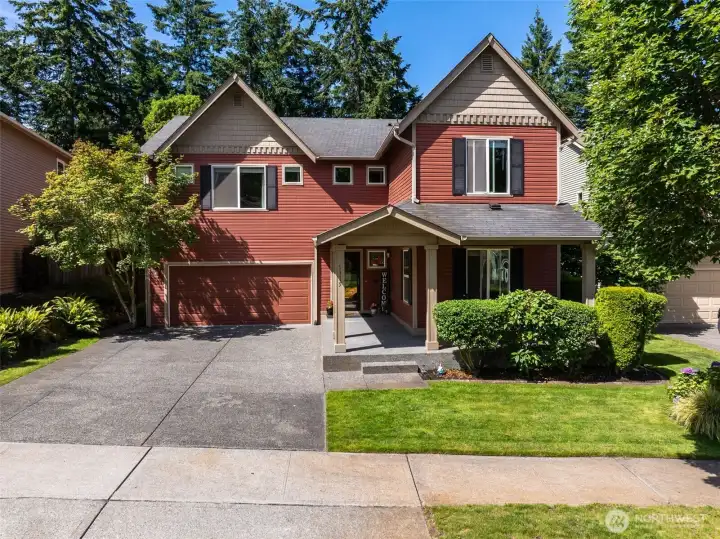 Lots of curb appeal on this DuPont 5 bedroom home. Extended front porch. Irrigation system front and back yards. Lots of curb appeal on this DuPont 5 bedroom home. Extended front porch. Irrigation system front and back yards.