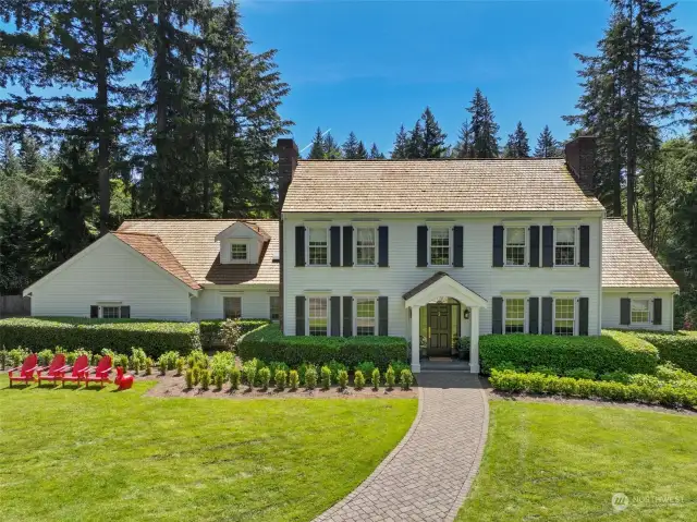 Welcome to Lake Of The Woods! One of Woodinville's most coveted neighborhoods. Experience luxury living with custom interior finishes designed in a chic timeless style. This entertainer's paradise is sure to please and is simply a special place to call home.