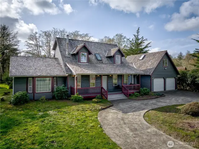 Custom-built home, located in the Historic Oysterville District with views and access to the pristine Willapa Bay. This 4 bedroom 2464 square foot home is set up with a main floor living on 5 separate tax lots equaling 3.9 acres.
