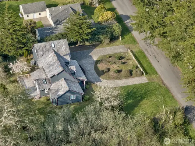 Custom-built home, located in the Historic Oysterville District with views and access to the pristine Willapa Bay. This 4 bedroom 2464 square foot home is set up with a main floor living on 5 separate tax lots equaling 3.9 acres.